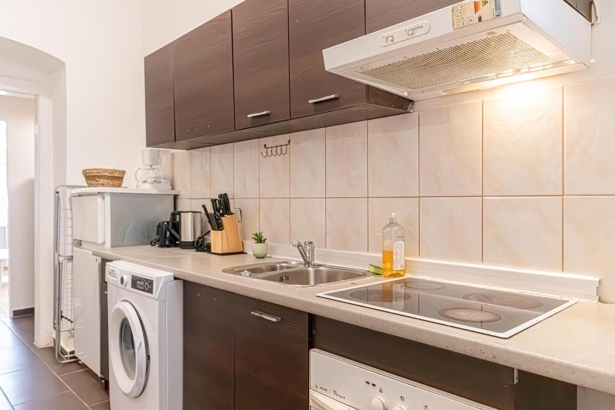 Apartment Economy Living- 1br In The Heart Of *