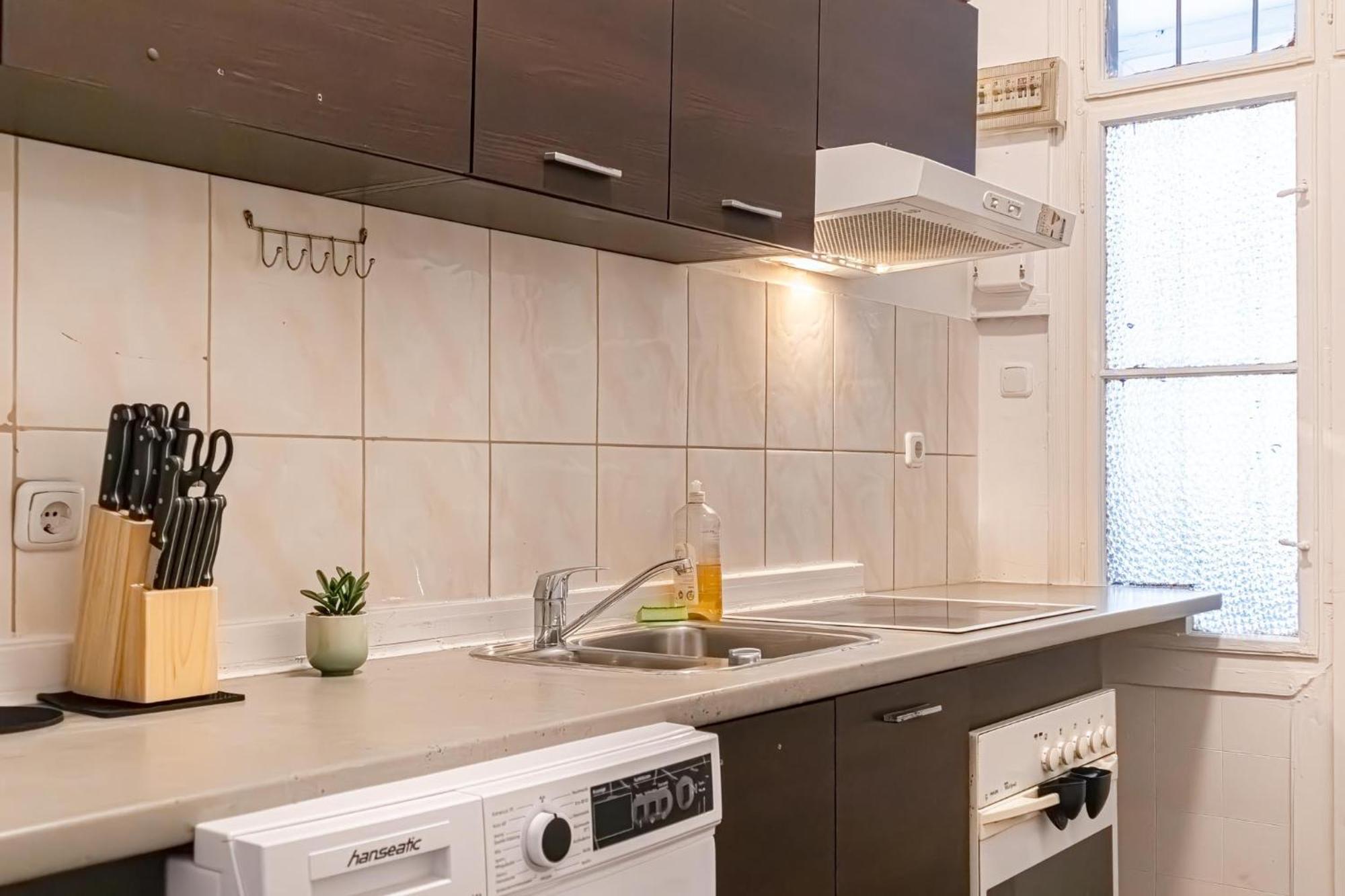 Apartment Economy Living- 1br In The Heart Of *