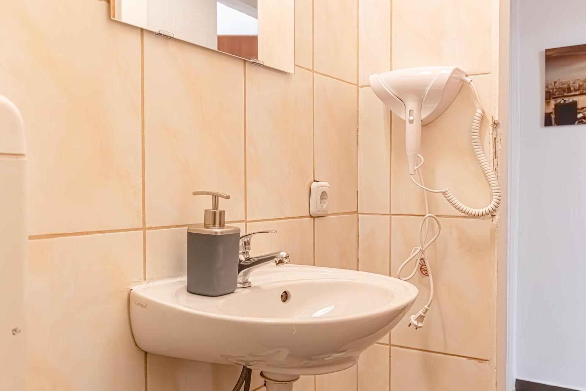 Economy Living- 1br In The Heart Of